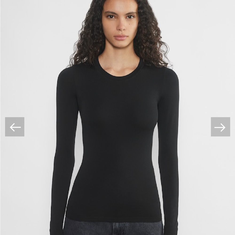 Aritzia SzM NWT Willow Hip Length Long Sleeve Black Top
